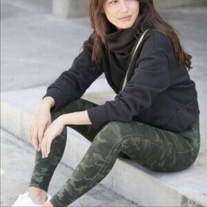 Spanx Look At Me Now Camo Leggings Green Large‎